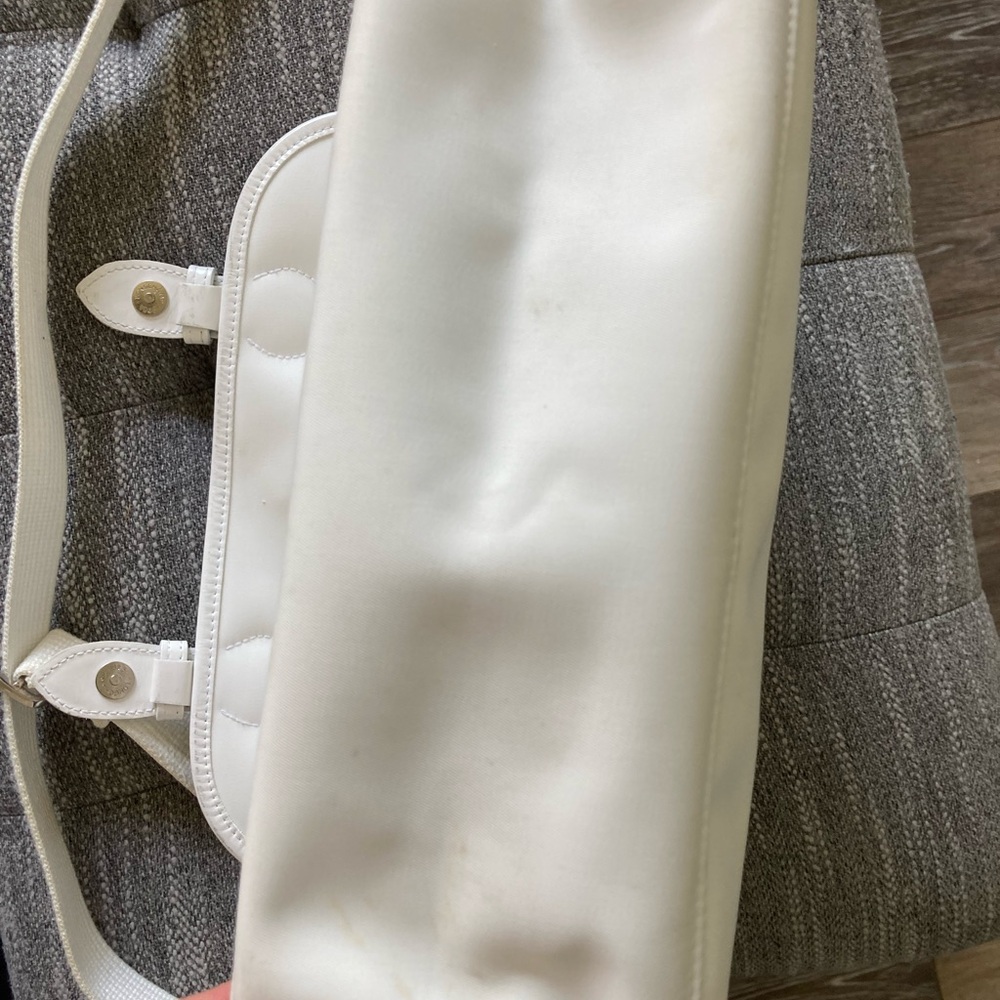 Vintage Longchamp White Shoulder Bag with Adjustable Strap and Minimalist Design - Picture 8 of 14